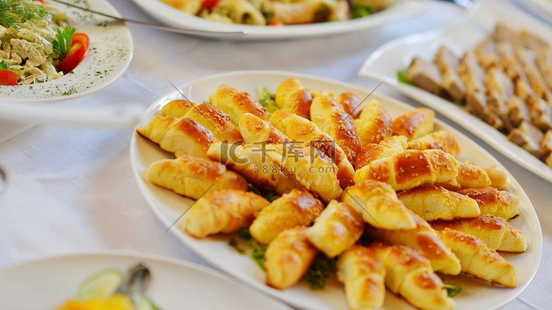 线上线下食品招商：模式差异与策略解析